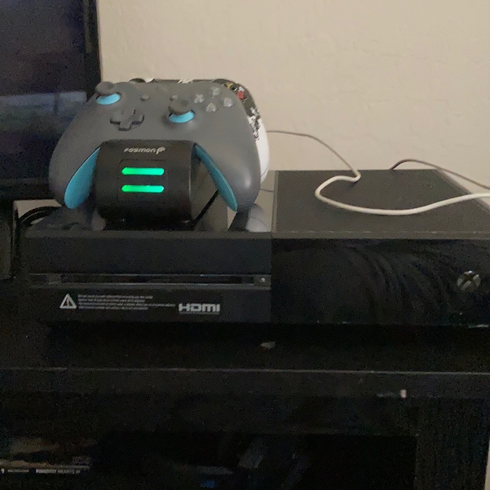 I am selling Xbox One with 2 controllers and games
